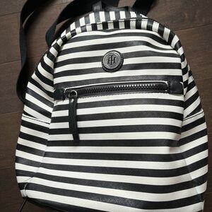 TOMMY HILFIGER SMALL BACKPACK PURSE